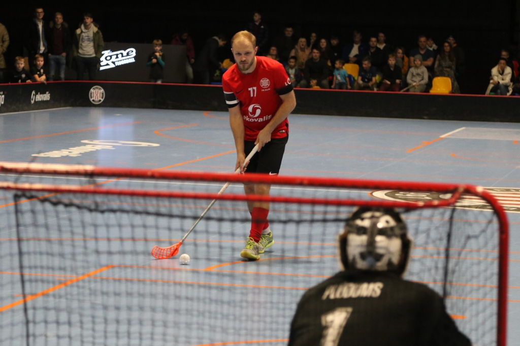 Kurši pirms pauzes piekāpjas bullīšos