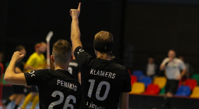 Kurši savā laukumā apspēlē 