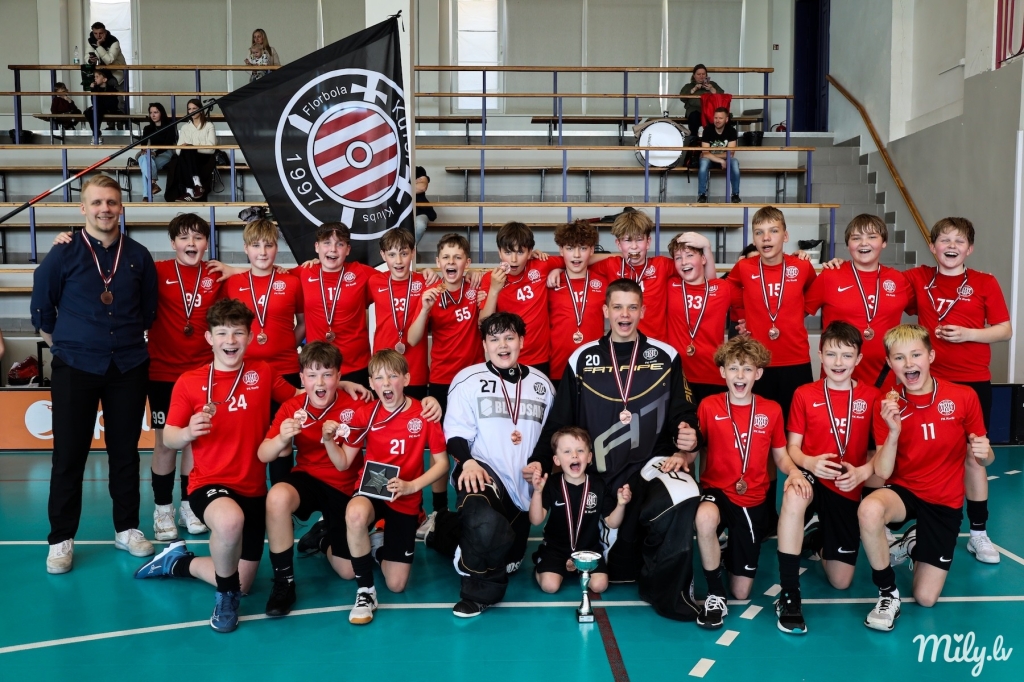 U12 izcīna bronzas godalgas